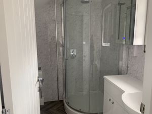 Shower room- click for photo gallery